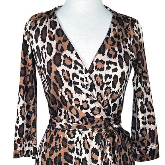 Diane von Furstenberg Women’s Silk Animal Print Midi Wrap Dress Size 8 EUC - Picture 2 of 12